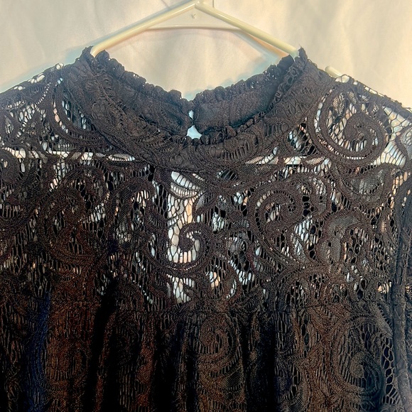 Lace overlay black top size 3 X sleeveless top made by three hearts plus - Picture 2 of 8